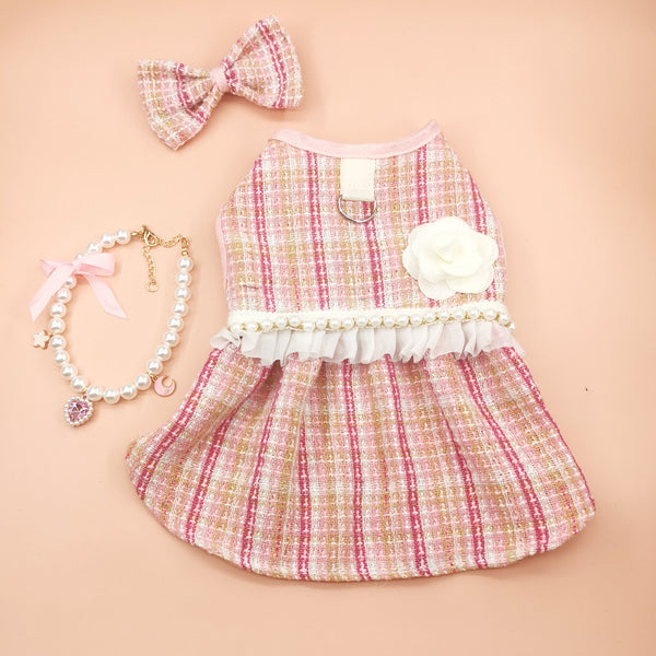 pink-skirt-necklace-headdress