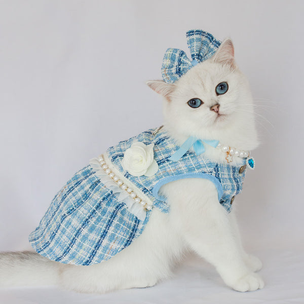 blue-skirt-headdress-flower
